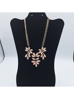 VTG STATEMENT BIB NECKLACE GOLD TONED CHAIN PALE PINK FLORAL PETALS RHINESTONES